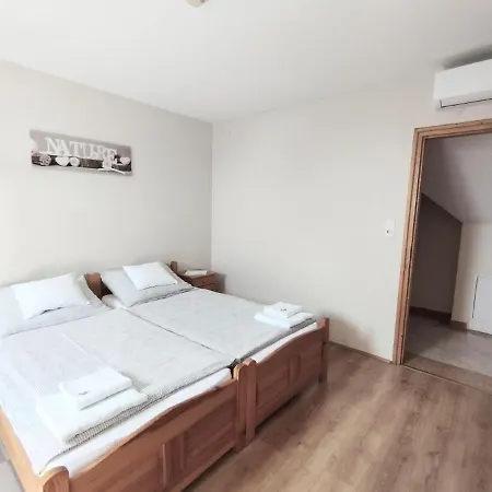 Eckhardt Vendeghaz Guest house *
