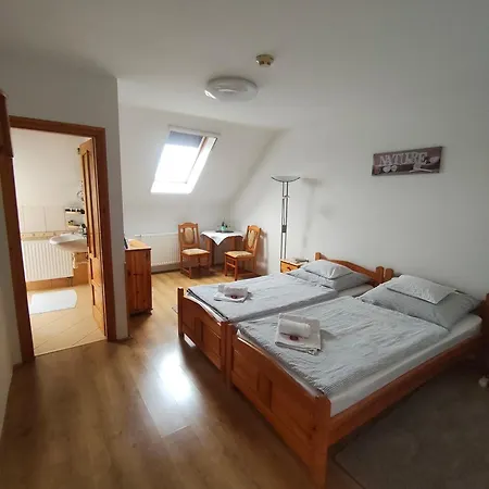 Eckhardt Vendeghaz 3*