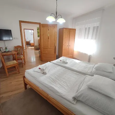 Eckhardt Vendeghaz 3* Villány